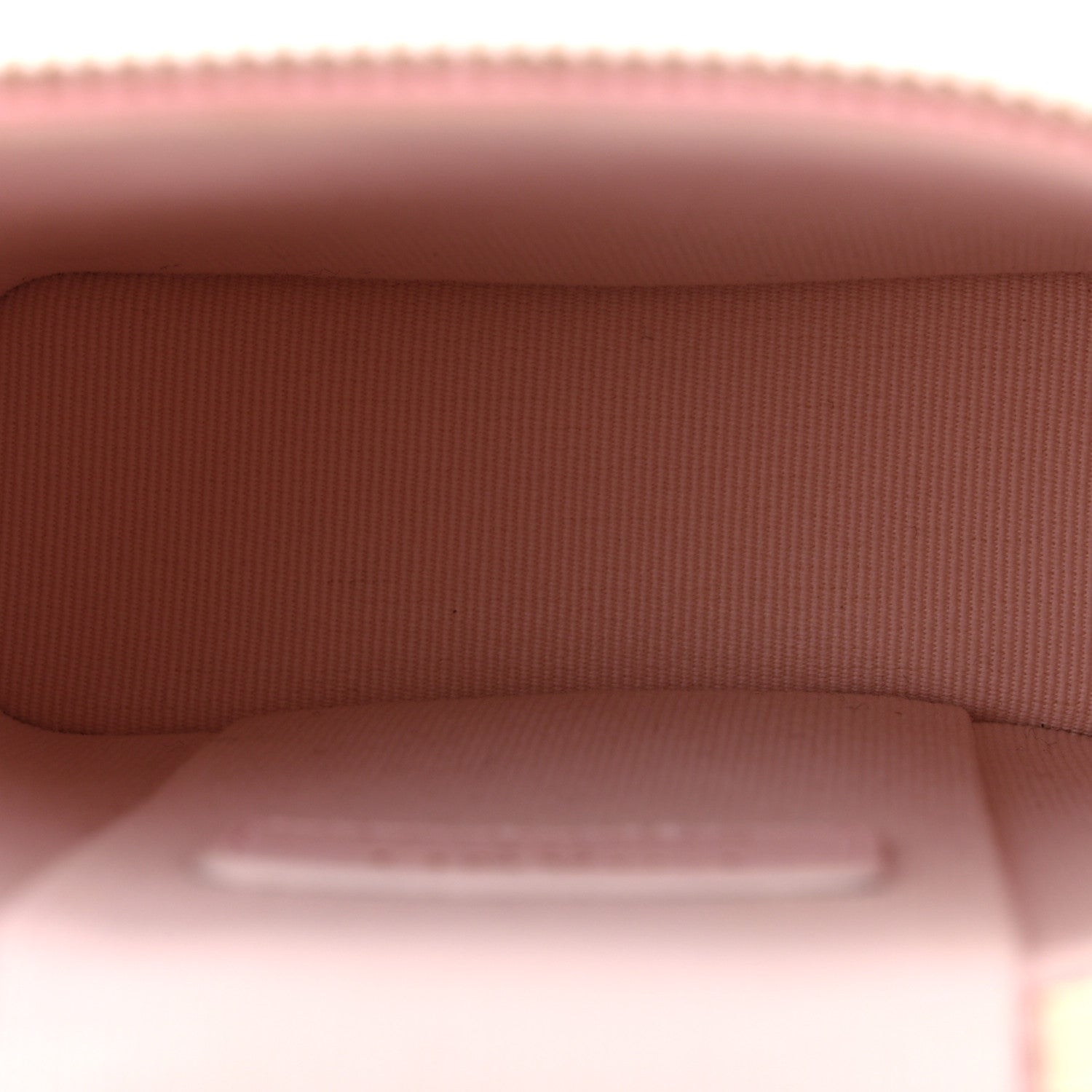 Caviar Quilted Phone Holder With Chain Light Pink