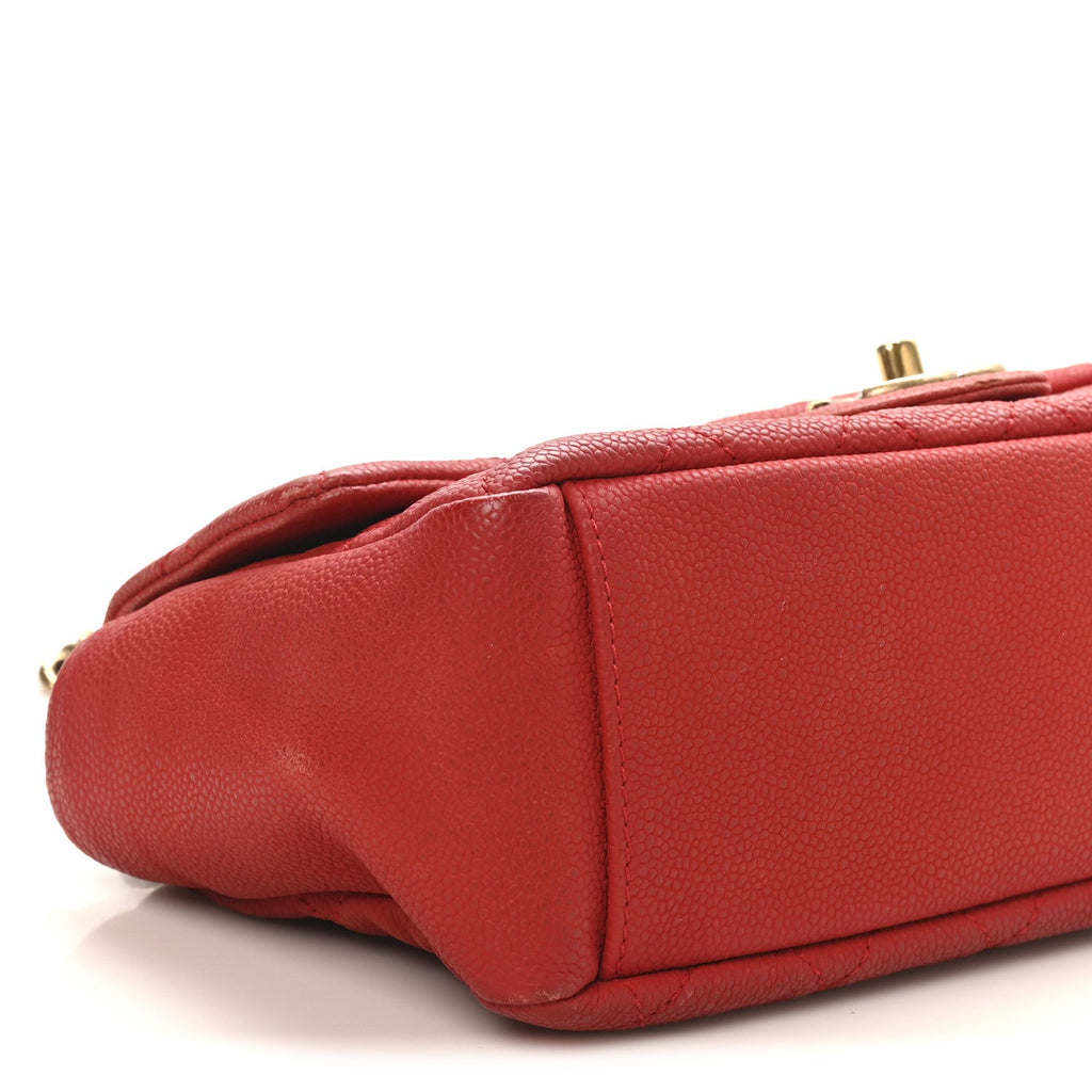 Chanel Iridescent Caviar Quilted Medium Chic Quilt Flap Red