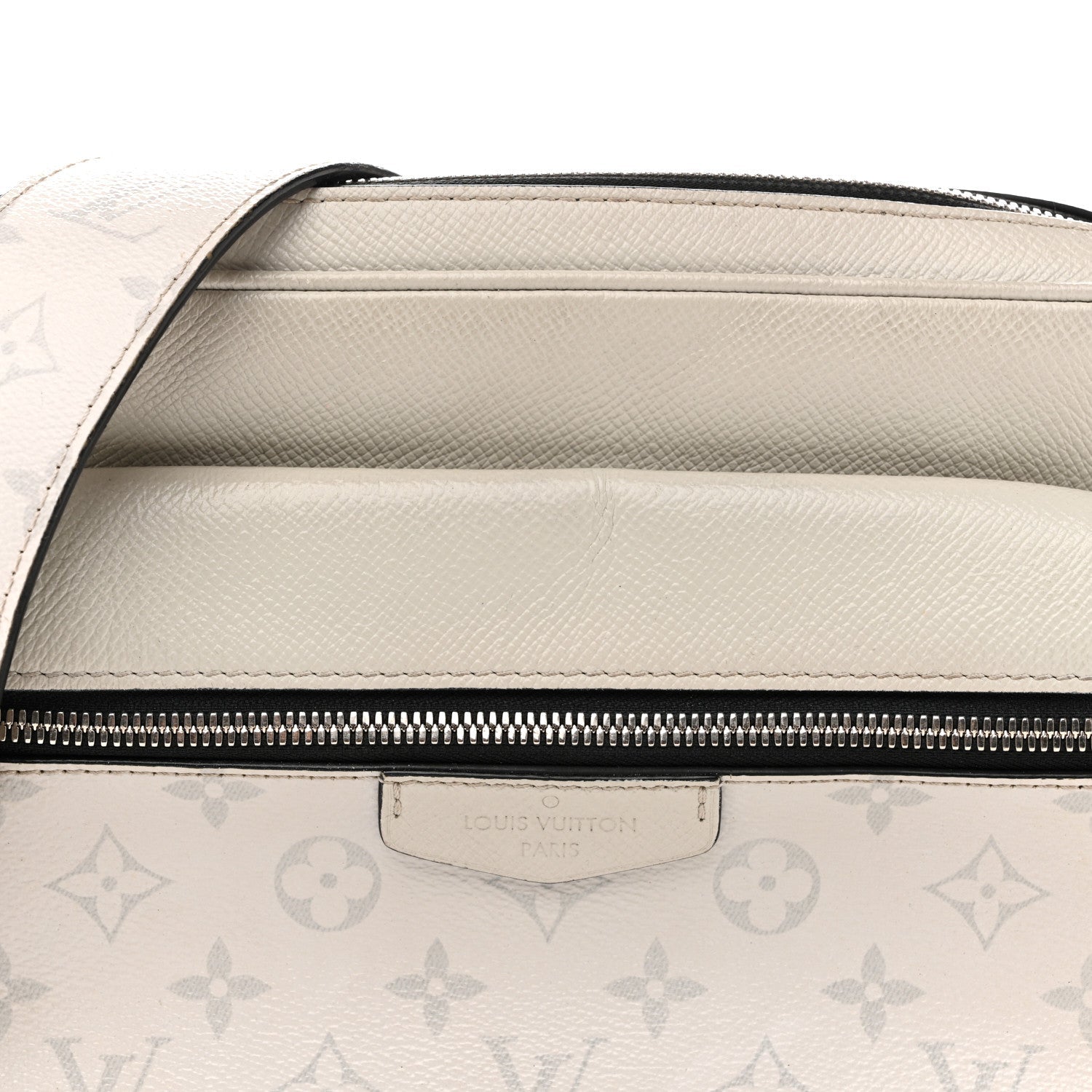 Louis Vuitton Taigarama Outdoor Messenger Antartica