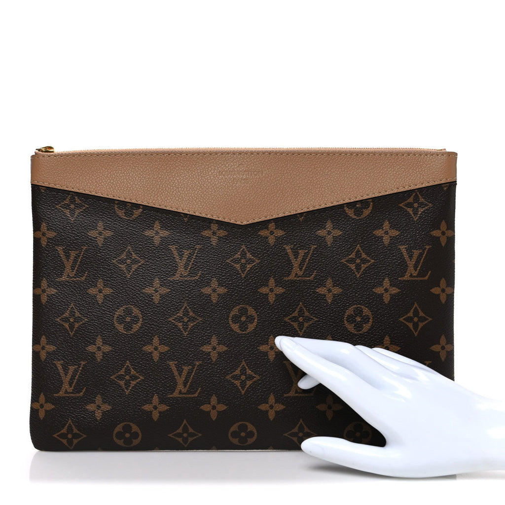 Louis Vuitton Monogram Daily Pouch Sesame