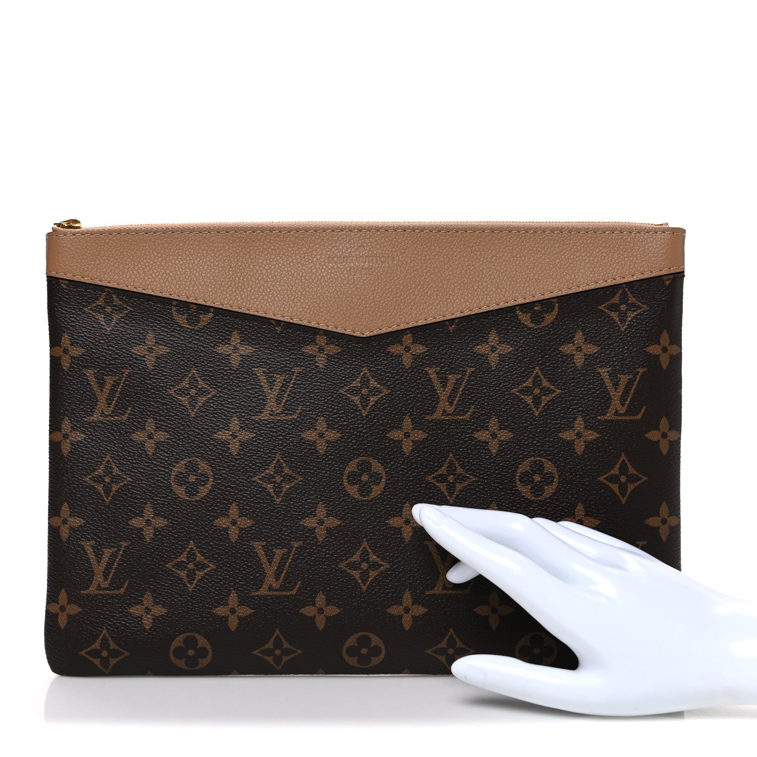 Louis Vuitton Monogram Daily Pouch Sesame