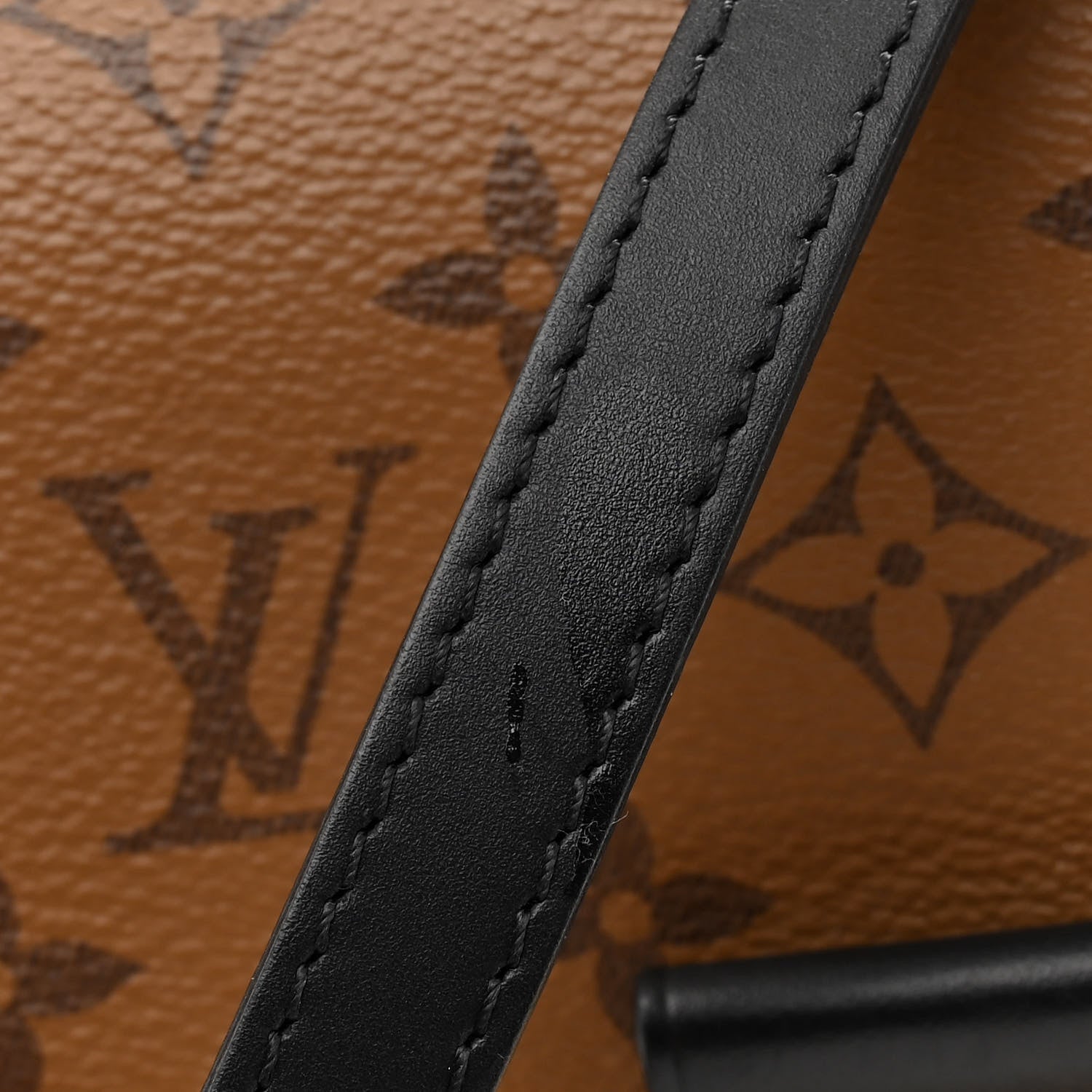 Louis Vuitton Reverse Monogram Tilsitt