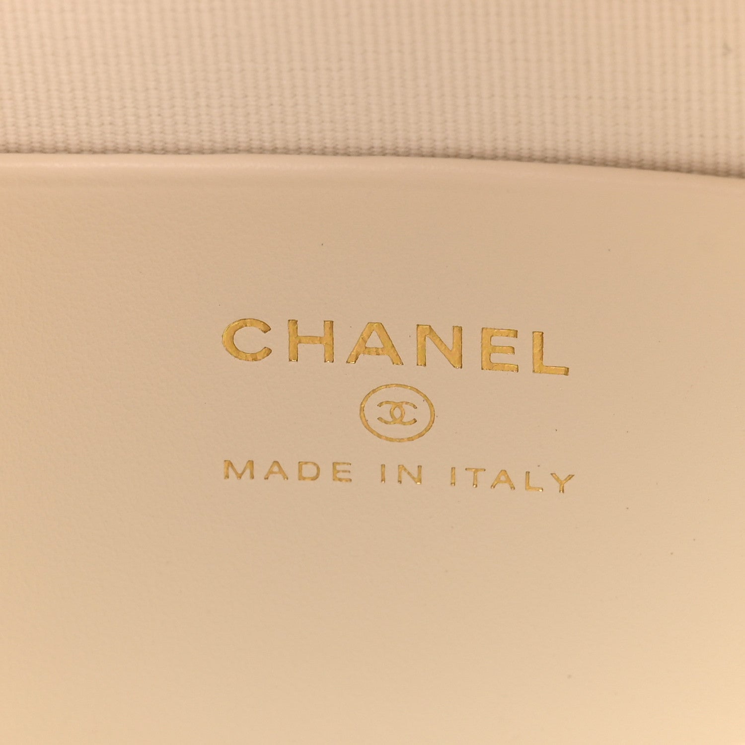 Chanel Caviar Quilted Hobo Clutch With Chain White