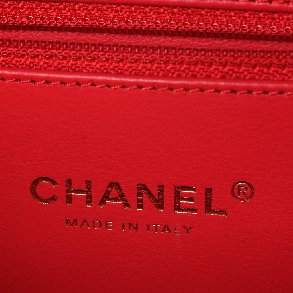 Chanel Caviar Quilted Medium CC Filigree Vanity Case Red