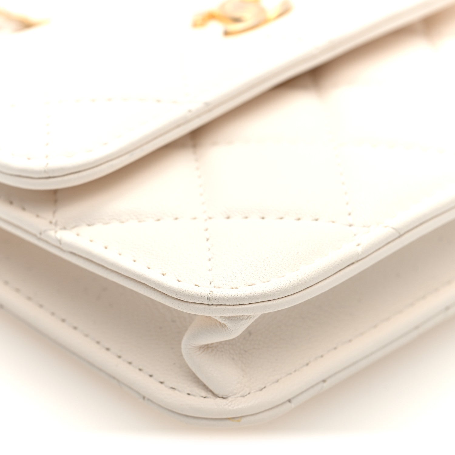 Chanel Lambskin Quilted Pearl Crush Clutch With Chain White