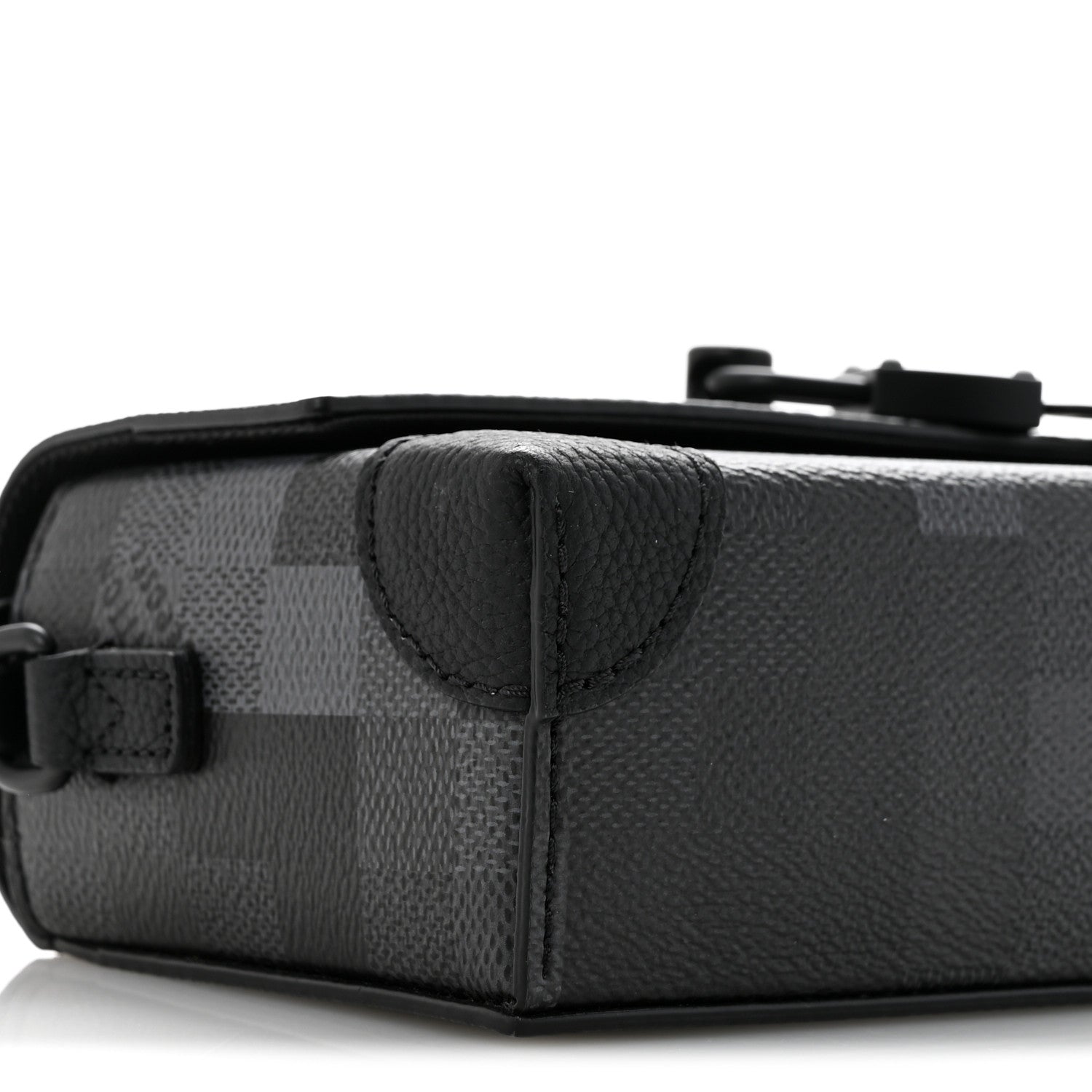 Louis Vuitton Damoflage Steamer Wearable Wallet Black
