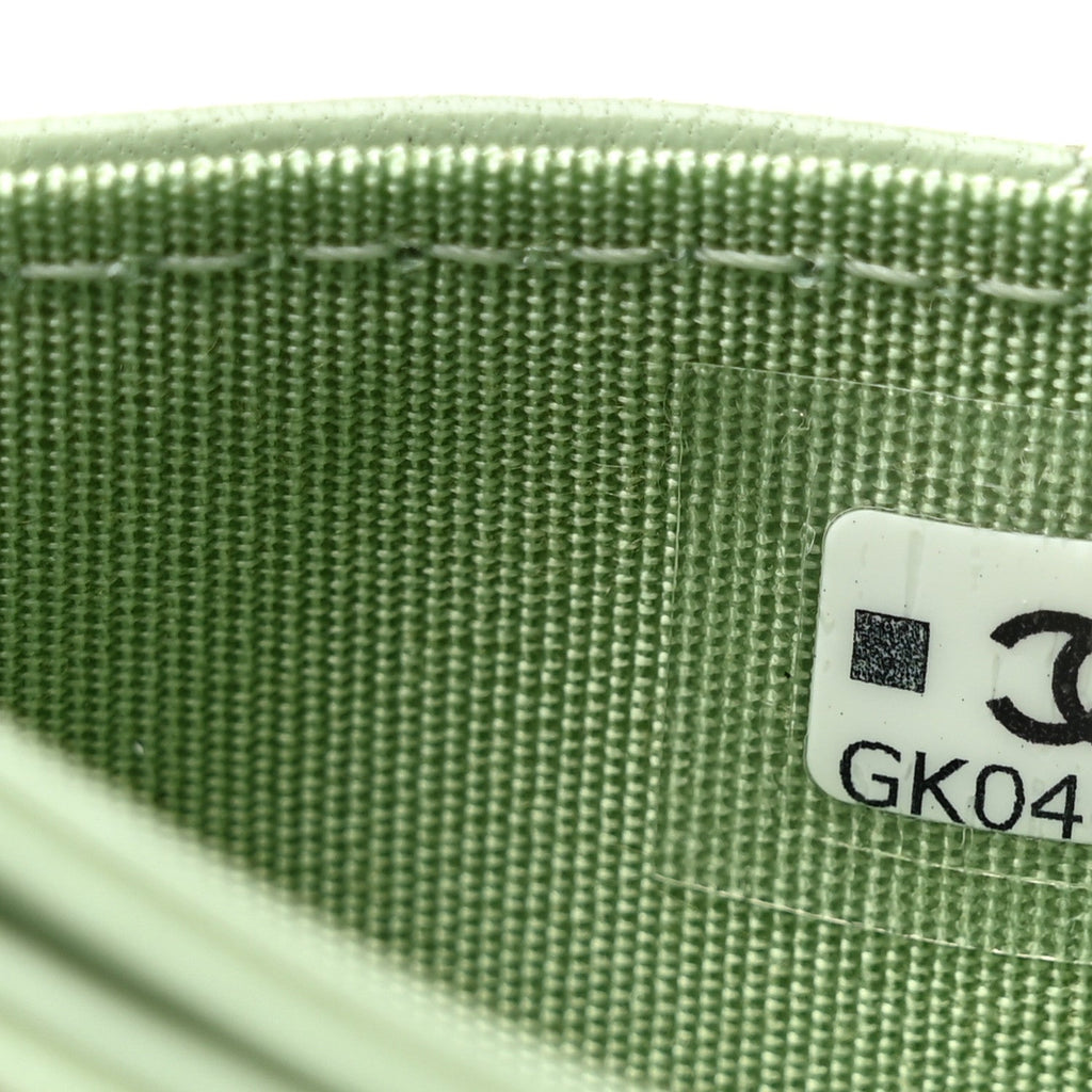 Lambskin Quilted Chanel 19 Card Holder Green