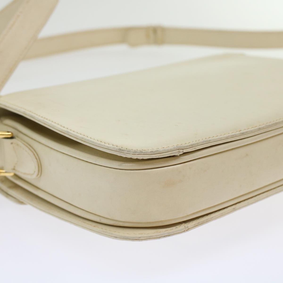 GUCCI Turn Lock Shoulder Bag Leather White 001.406.0587  45900