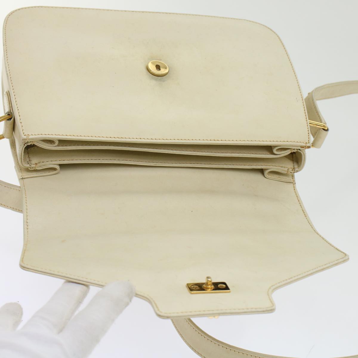 GUCCI Turn Lock Shoulder Bag Leather White 001.406.0587  45900