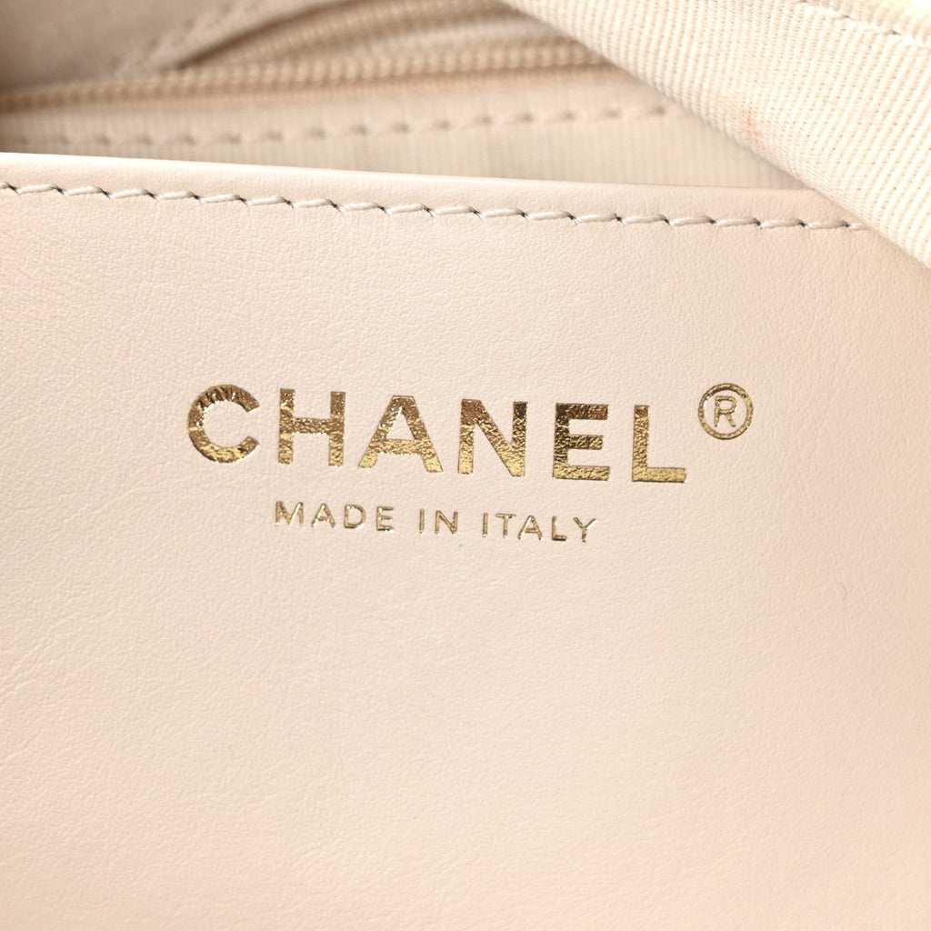 Chanel Shiny Lambskin Quilted Trendy Pockets Hobo White