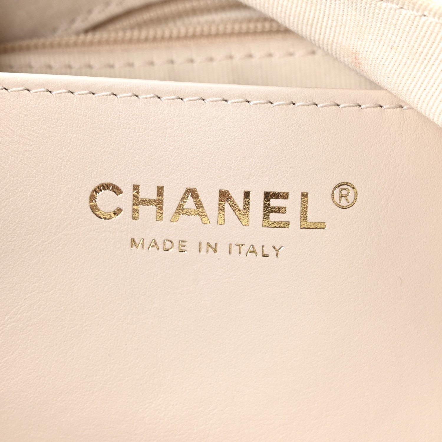 Chanel Shiny Lambskin Quilted Trendy Pockets Hobo White