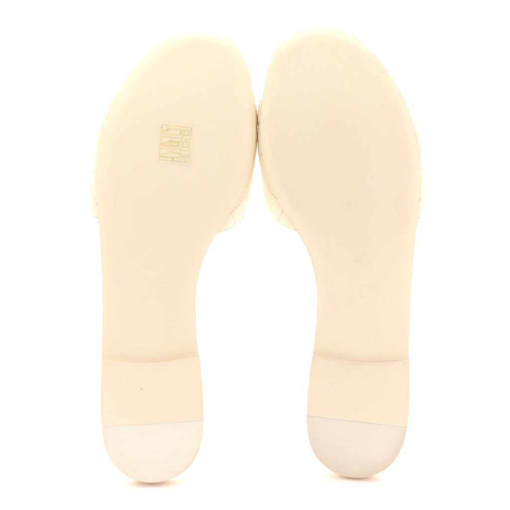 Lambskin Quilted CC Turnlock Sandals 41 Ivory