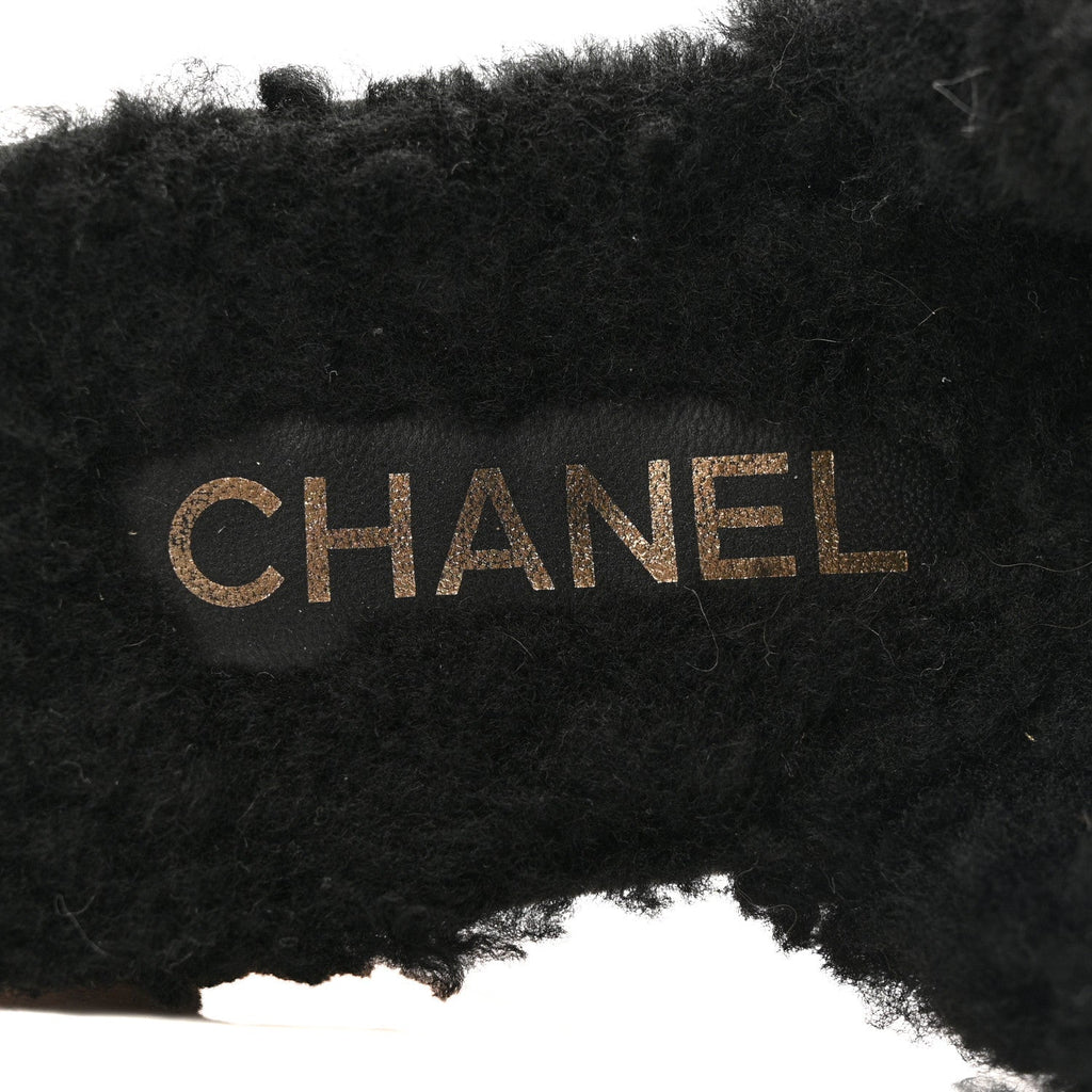 Chanel Suede Calfskin Shearling Turn Lock Clogs 41 Black