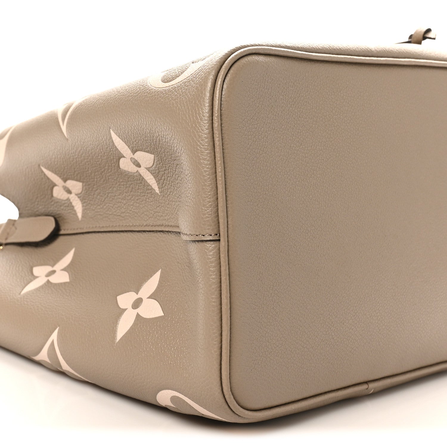 Louis Vuitton Empreinte Monogram Giant Neonoe MM Tourterelle Creme