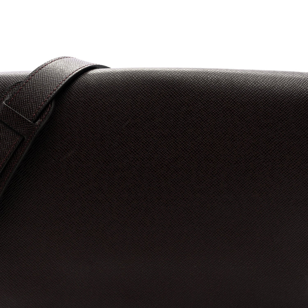Louis Vuitton Taiga Roman MM Messenger NM Acajou