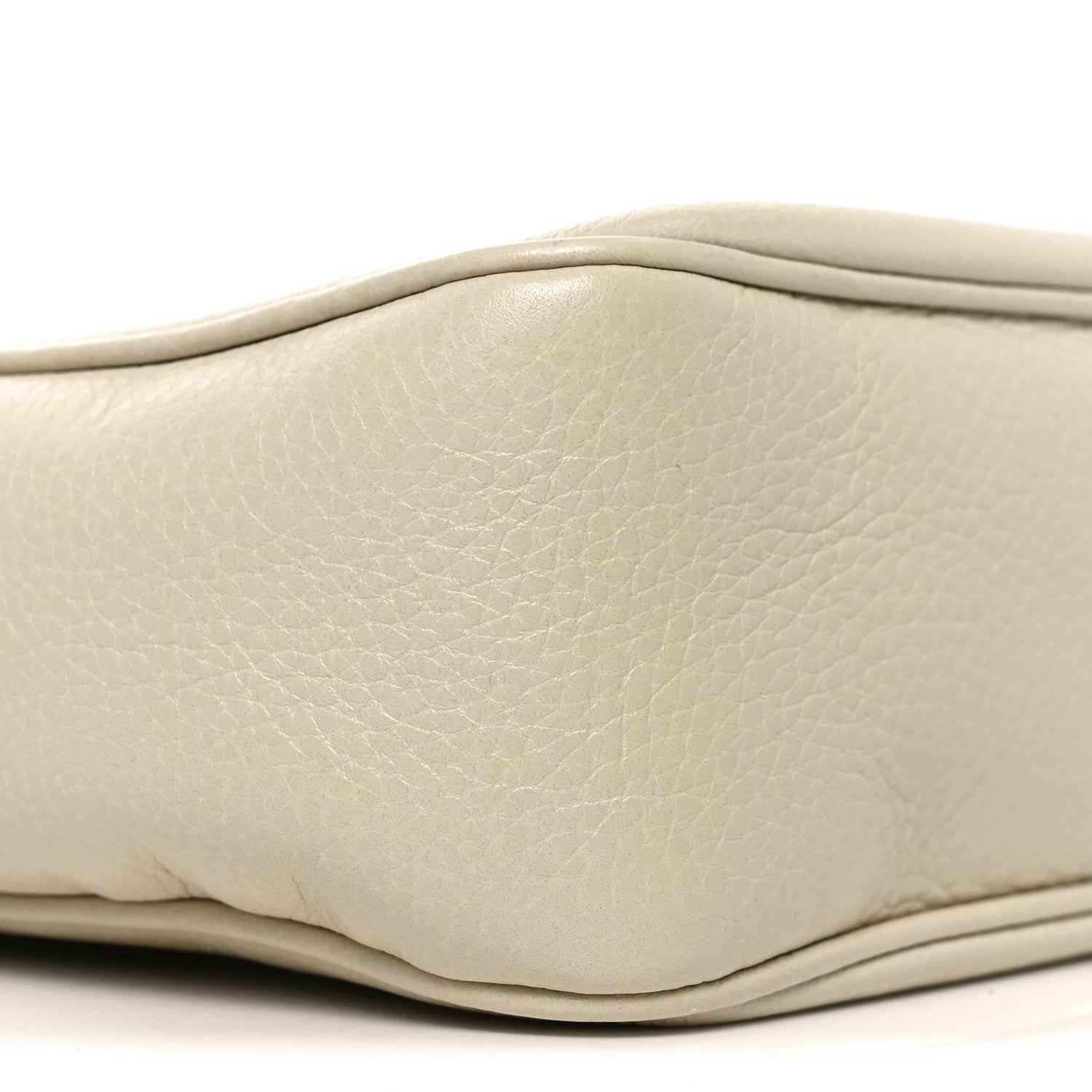 Gucci Pebbled Calfskin Small Soho Disco Bag Off White