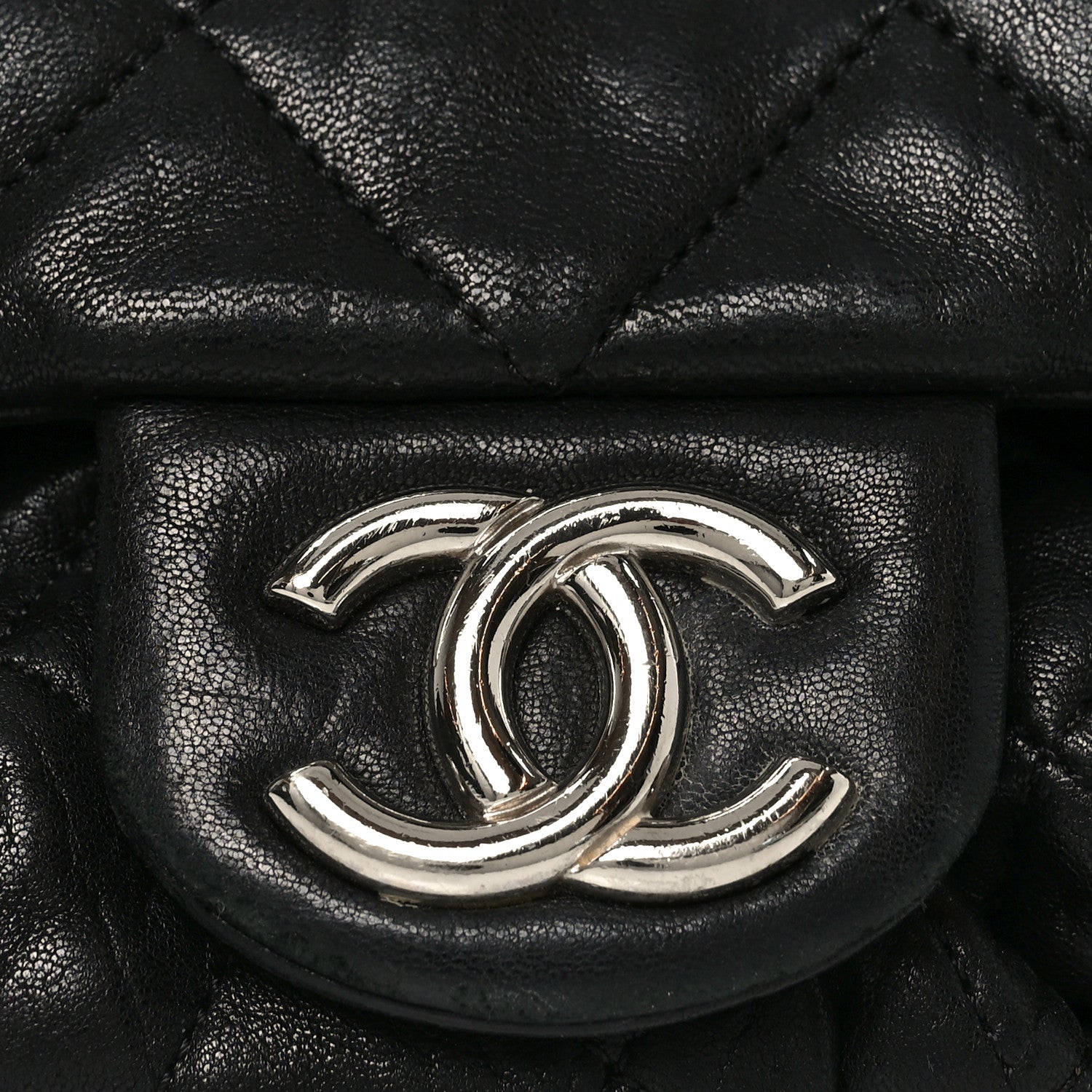 Chanel Washed Lambskin Quilted Medium Chain Around Messenger Black