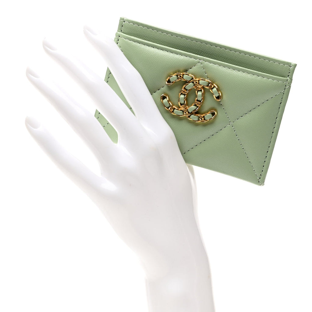 Lambskin Quilted Chanel 19 Card Holder Green