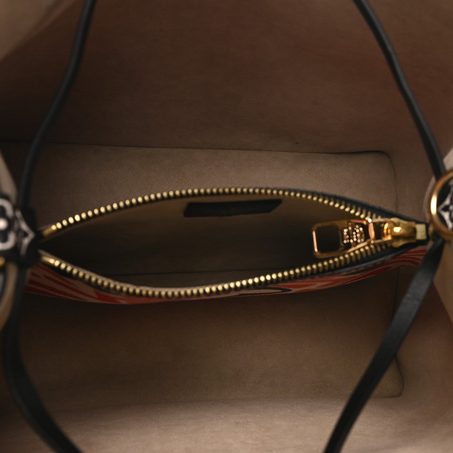 Louis Vuitton Monogram Giant Crafty NeoNoe MM Creme Rouge Black