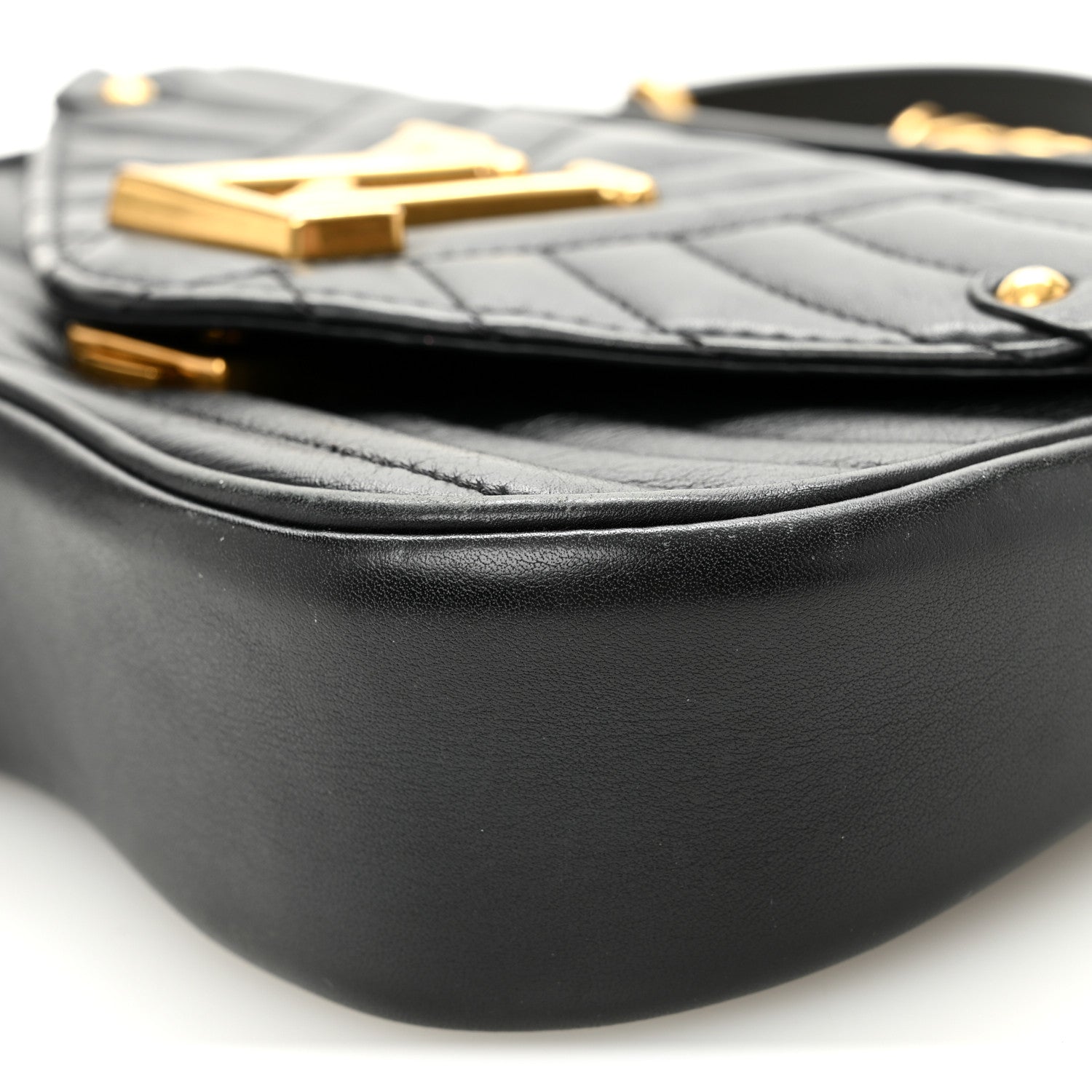 Louis Vuitton Calfskin New Wave Chain MM Black