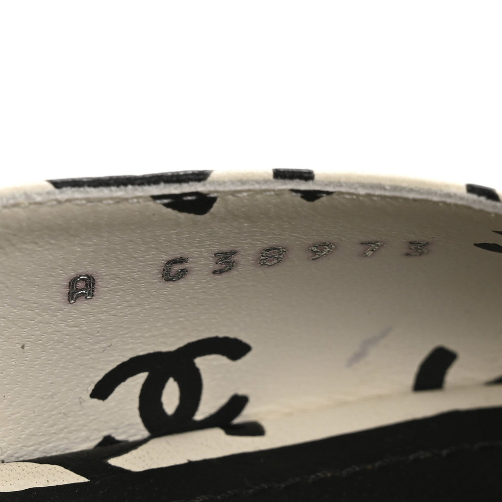 Printed Lambskin CC Sandals 41 White Black