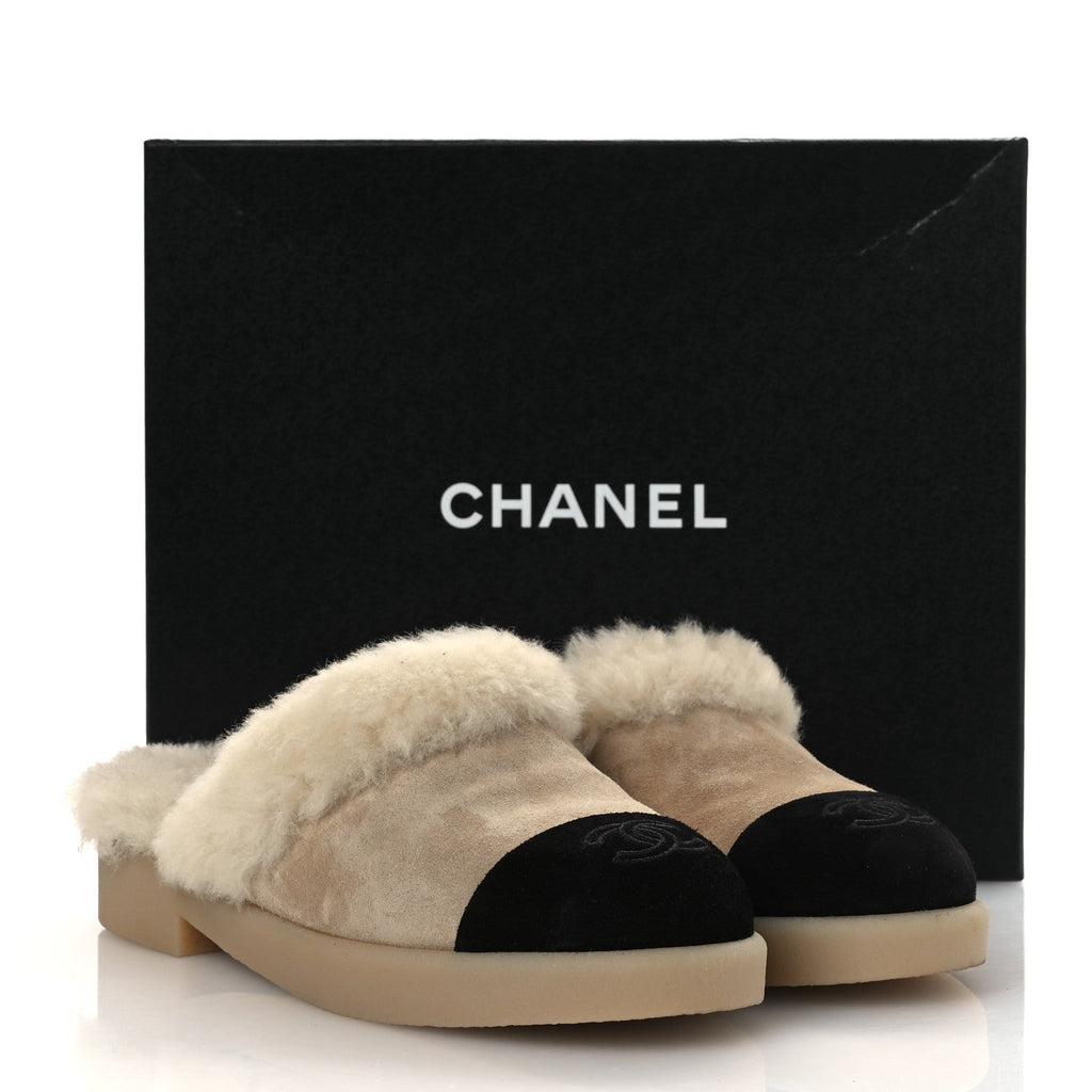Chanel Suede Shearling CC Cap Toe Mules 38.5 Beige Black