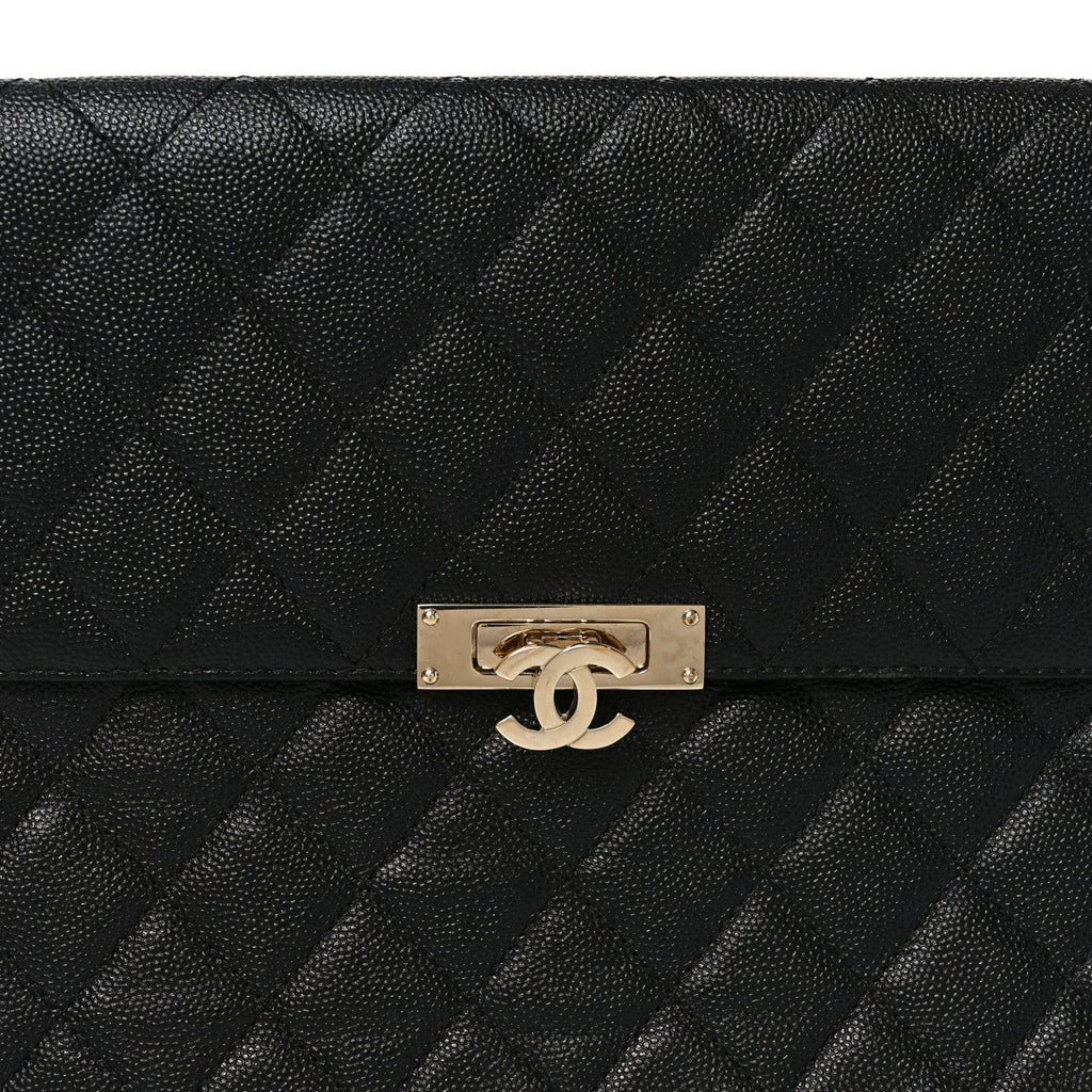 Caviar Quilted Medium Golden Class Pouch Black