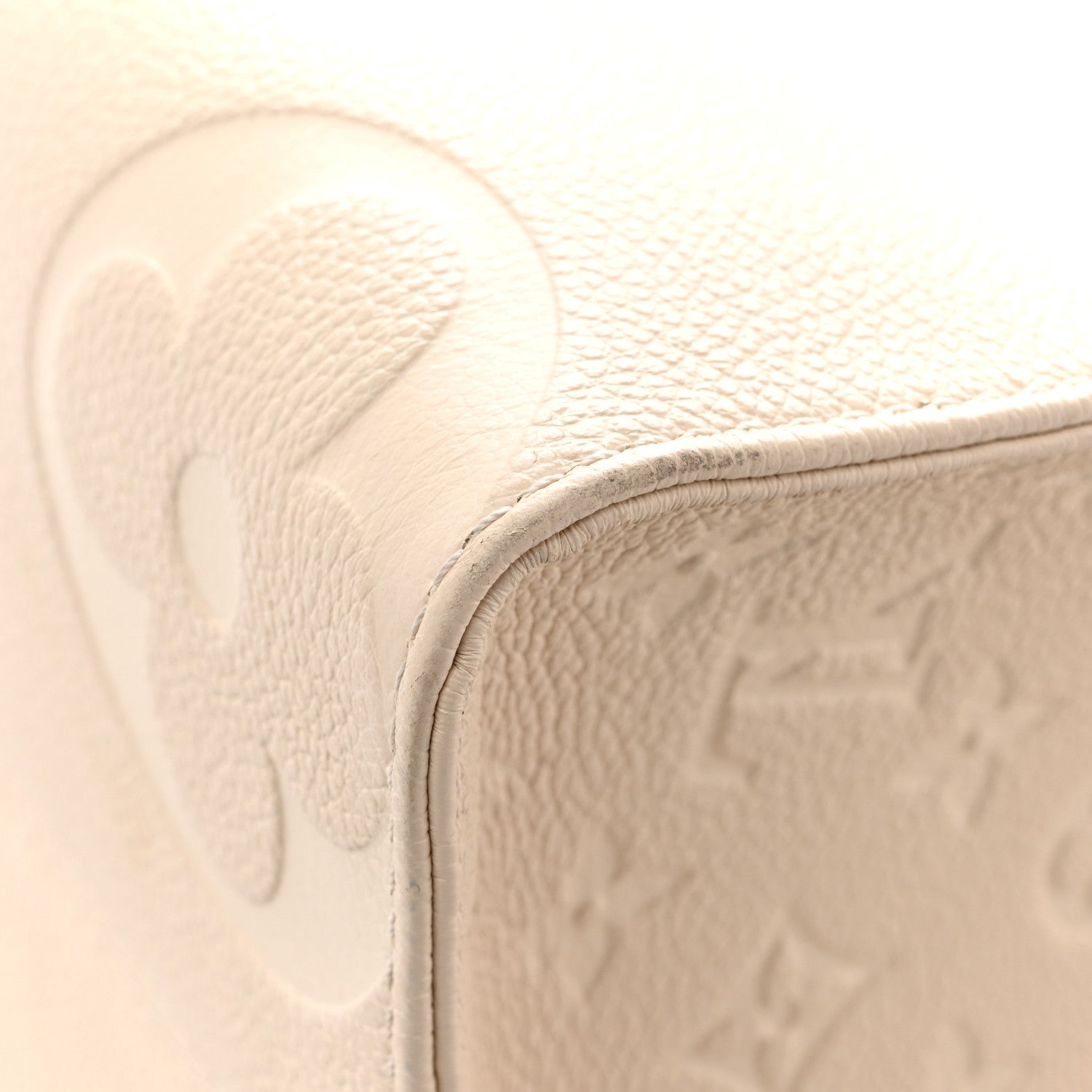 Louis Vuitton Empreinte Monogram Giant Onthego MM Creme