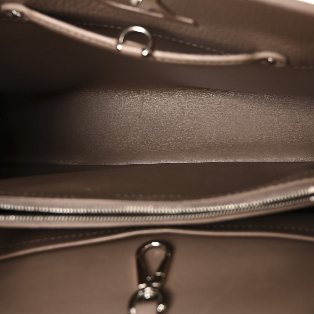 Louis Vuitton Taurillon Capucines MM Petale
