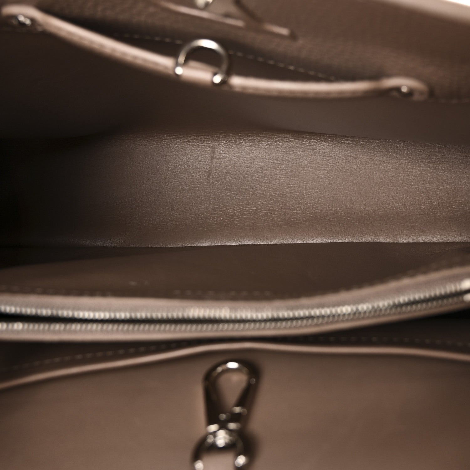 Louis Vuitton Taurillon Capucines MM Petale