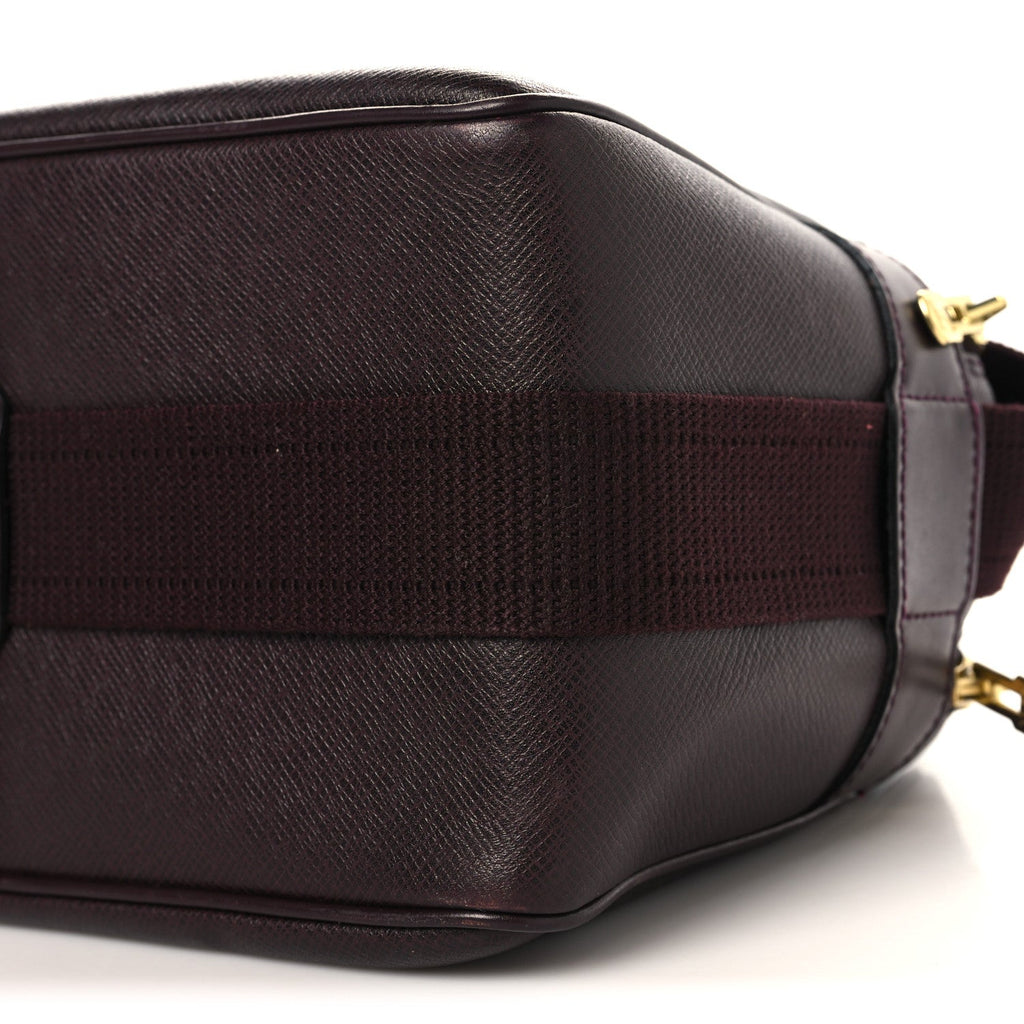 Louis Vuitton Taiga Reporter Messenger Acajou