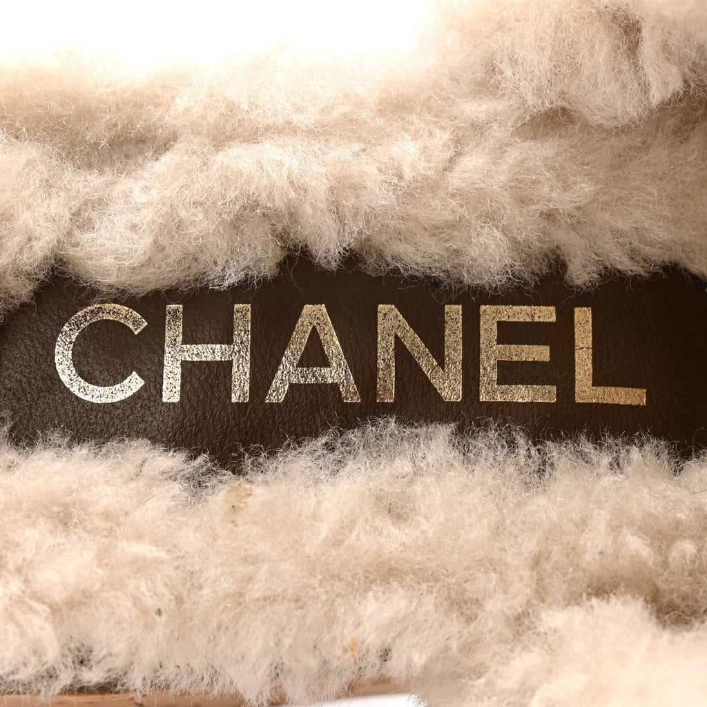 Chanel Suede Calfskin Shearling Turn Lock Clogs 38 Green