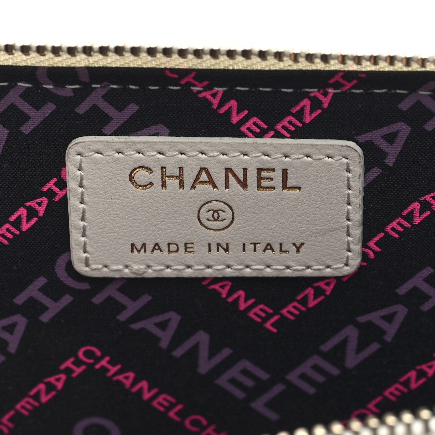 Caviar Quilted CC Logo Zip Around Card Holder White