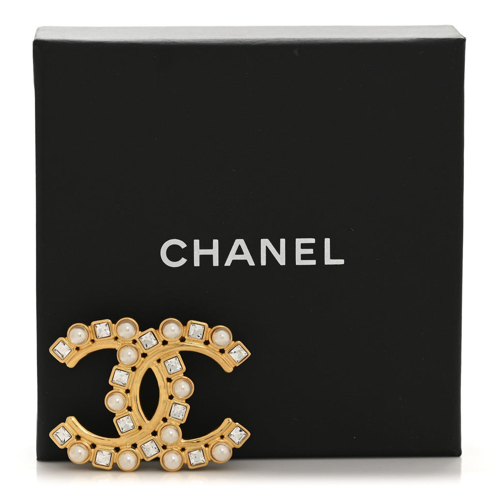 Crystal Pearl CC Brooch Gold