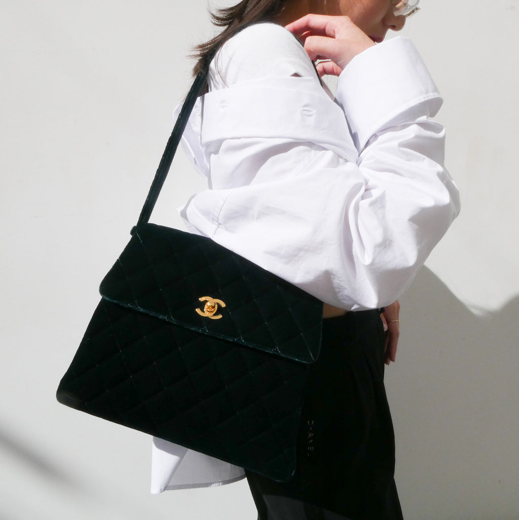 CHANEL 1997-1999 Green Velvet Flap Shoulder Bag