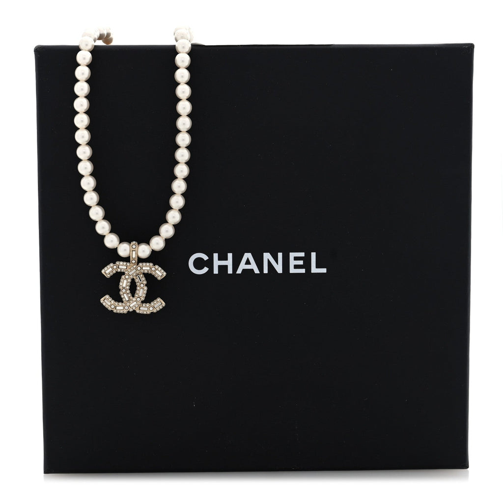 Pearl Crystal Baguette CC Short Necklace Gold