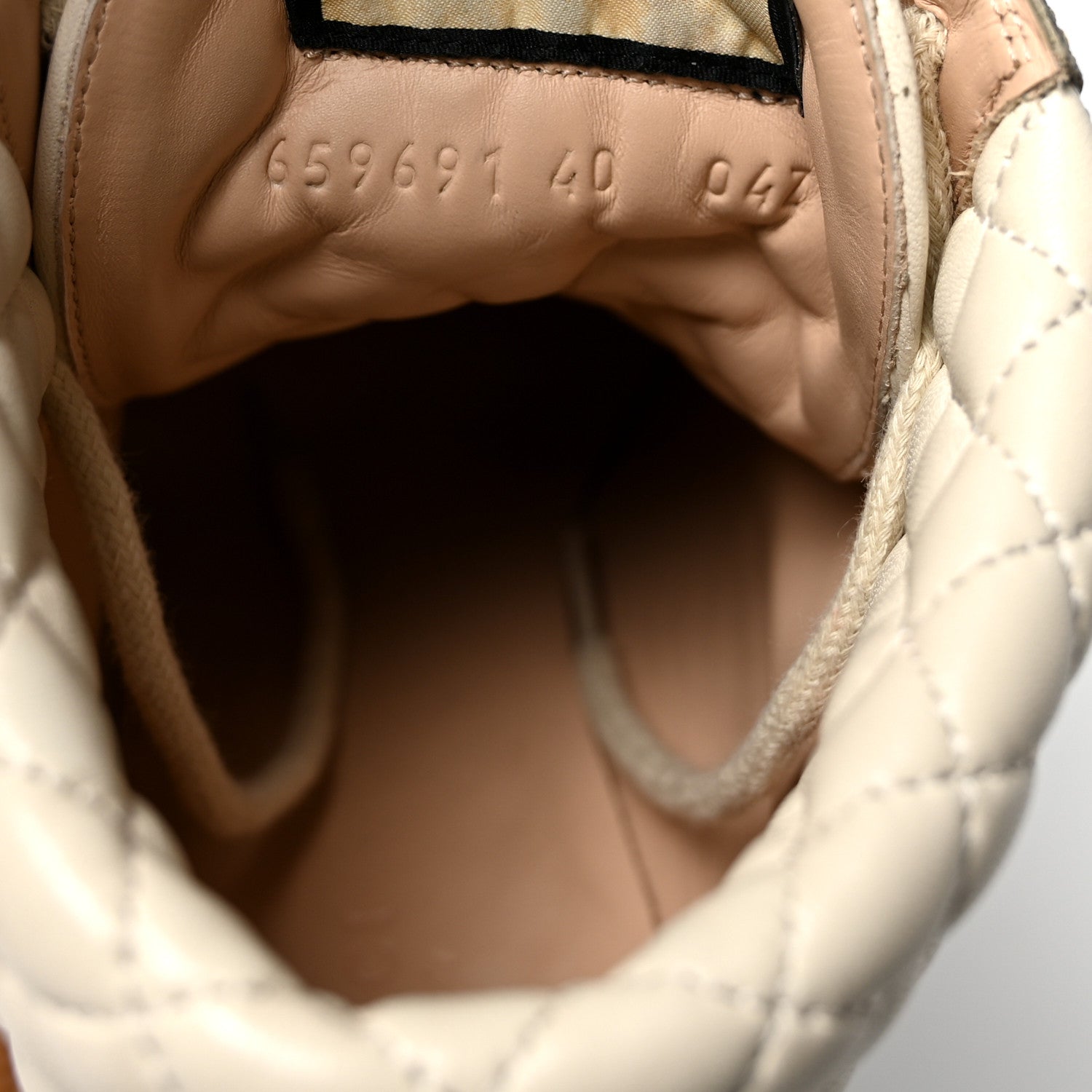 Gucci Apollo Calfskin GG Supreme Nappa Samoa Quilted Lace Up Ankle Boots 40 Mystic White Beige Ebony