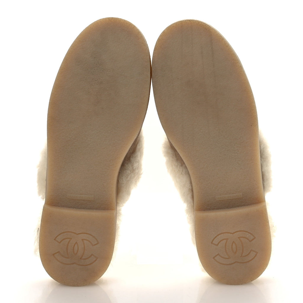 Chanel Suede Shearling CC Cap Toe Mules 38.5 Beige Black