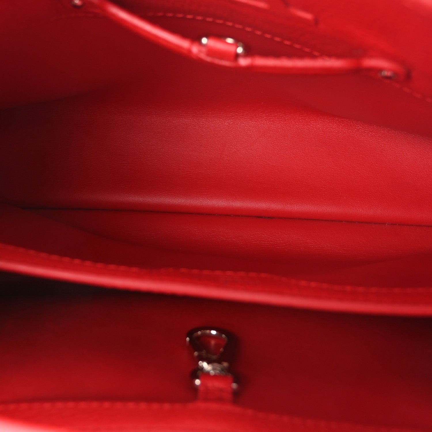 Louis Vuitton Taurillon Capucines PM Rubis
