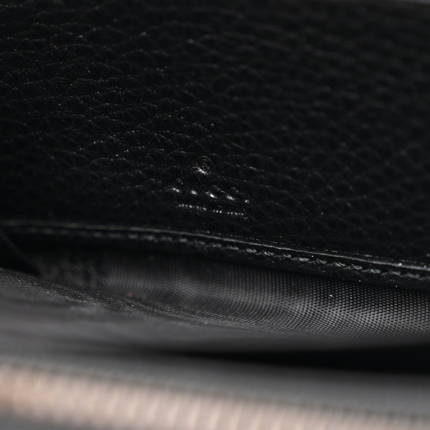 Gucci Pebbled Calfskin Blind For Love Zip Around Wallet Black