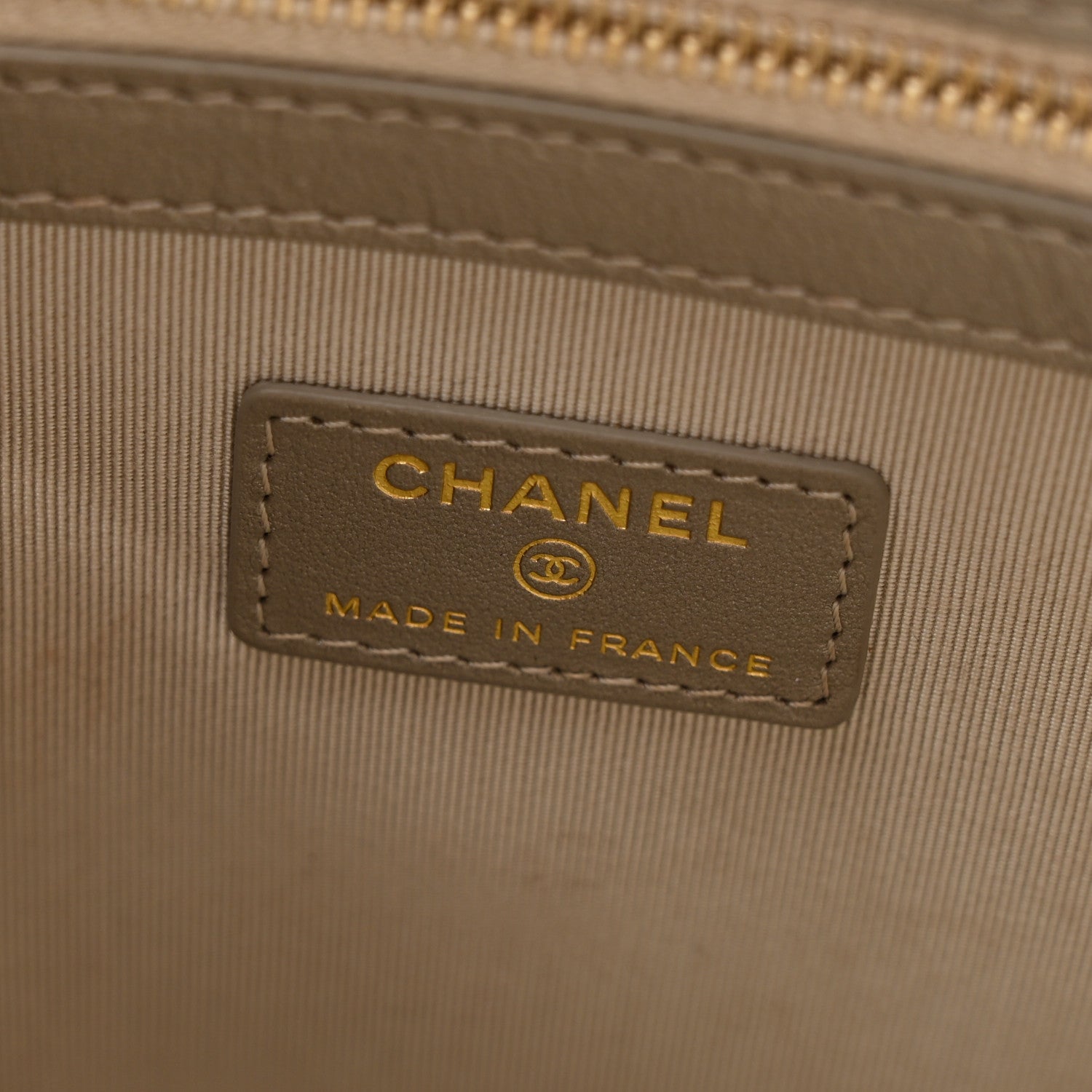 Metallic Aged Calfskin Quilted Medium 2.55 Reissue Cosmetic Case Gold
