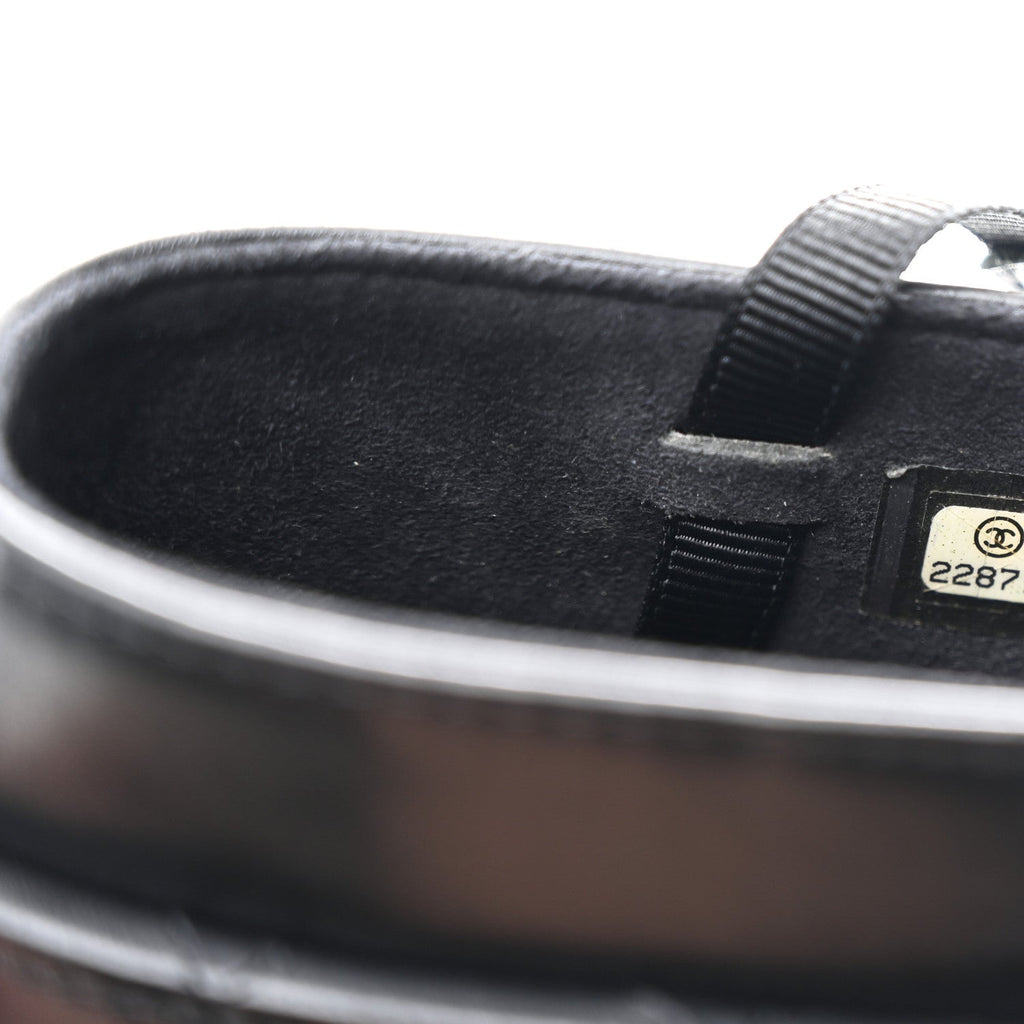 Lambskin Quilted Chain Around Phone Holder Black