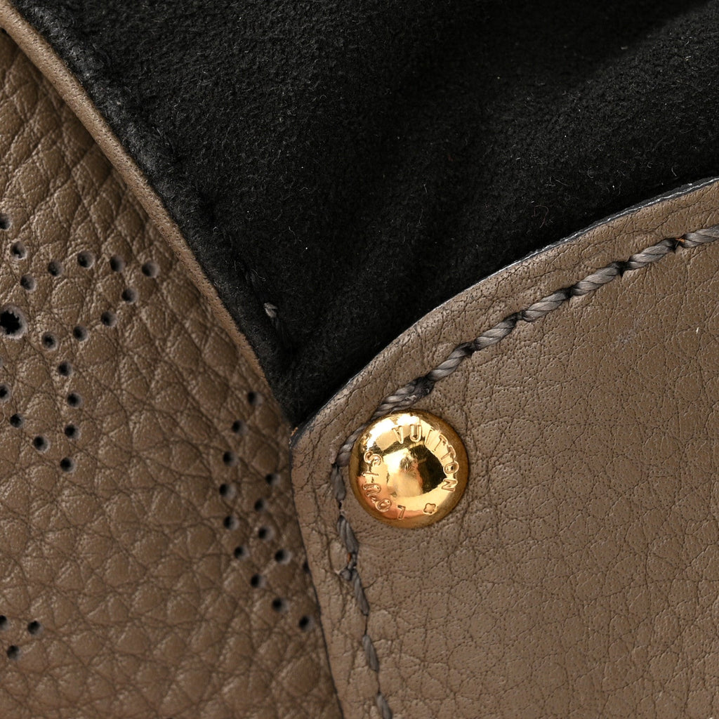 Louis Vuitton Mahina L Taupe