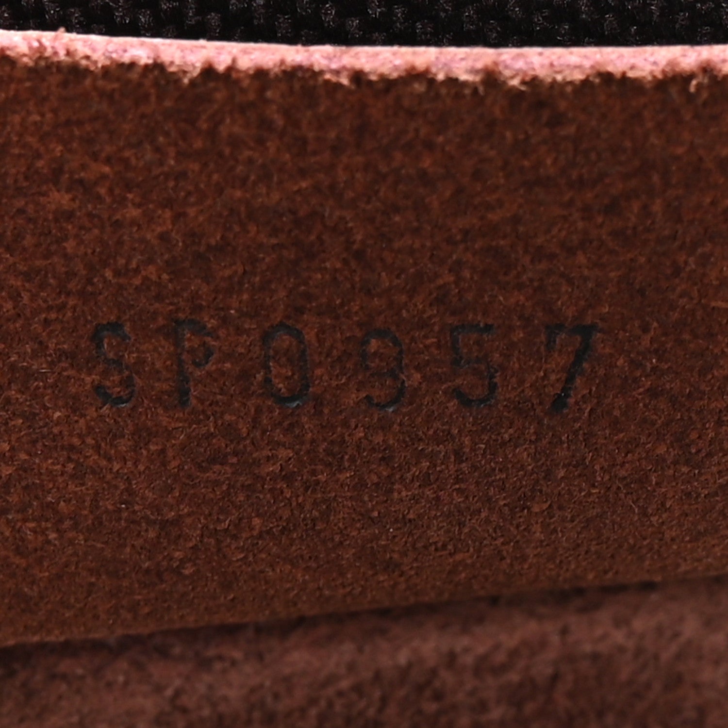 Louis Vuitton Taiga Kendall GM Acajou