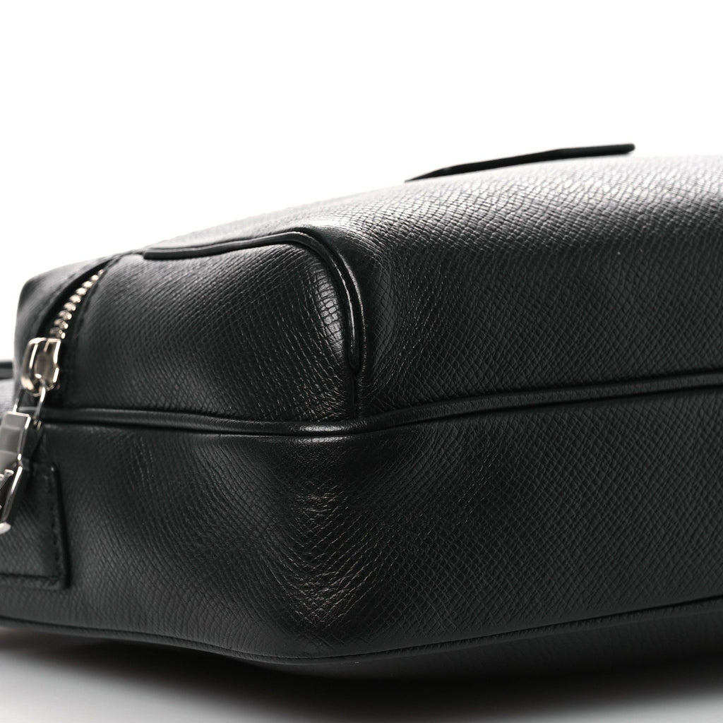 Louis Vuitton Taiga Outdoor Messenger PM Black