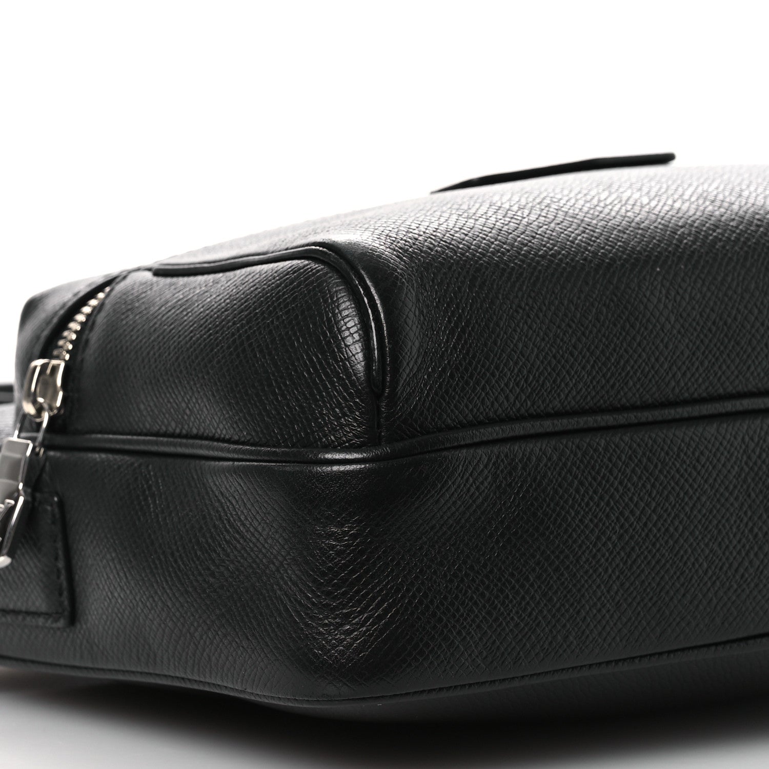 Louis Vuitton Taiga Outdoor Messenger PM Black