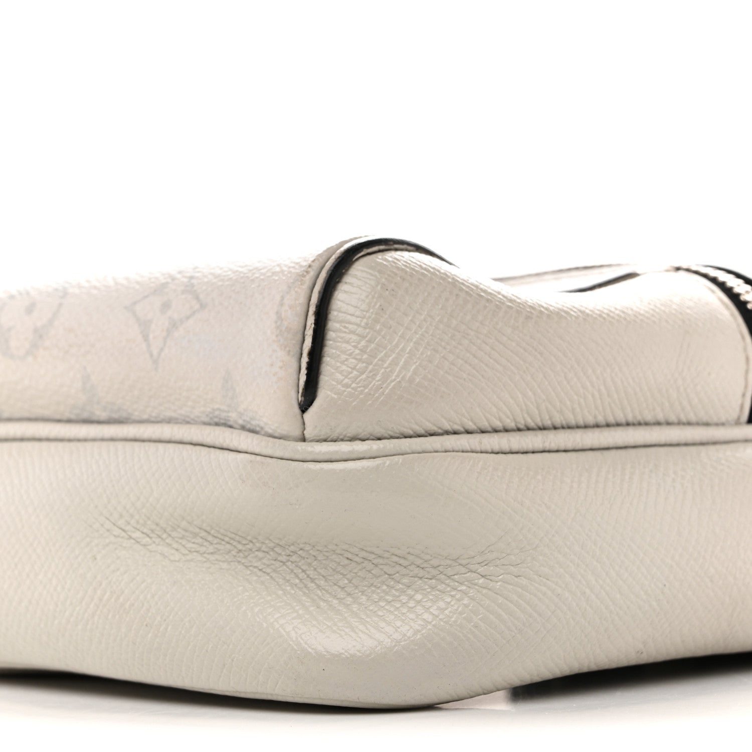 Louis Vuitton Taigarama Outdoor Messenger Antartica