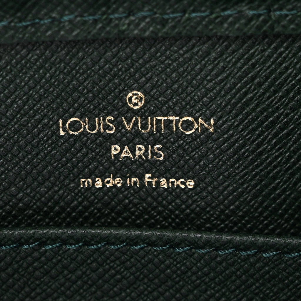 Louis Vuitton Taiga Baikal Pochette Epicea