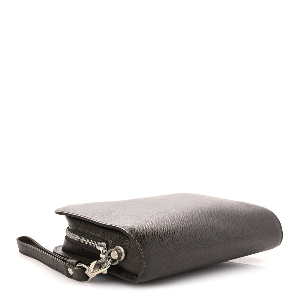 Louis Vuitton Taiga Baikal Pochette Grizzli