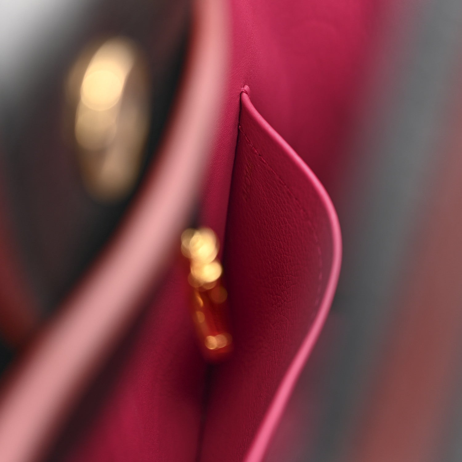 Louis Vuitton Taurillon Capucines MM Black Fuchsia